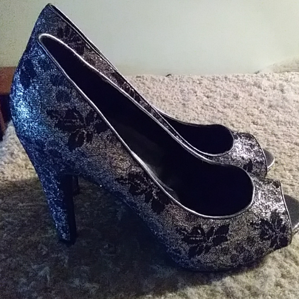 Princess Vera Wang high heels - Picture 2 of 7